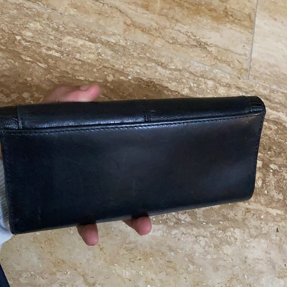 Authentic Coach used wallet. Has many many slits for a lot of cards. - Picture 8 of 8